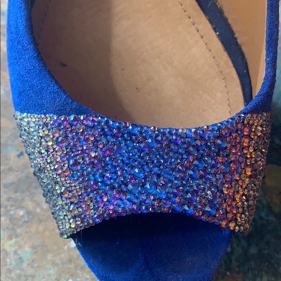 Strassed Heels - Picture 4 of 11